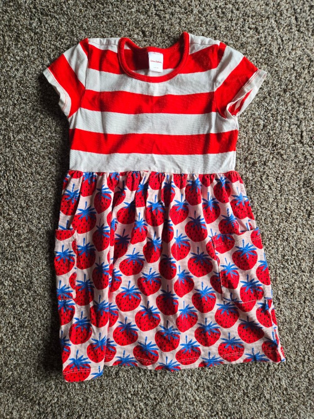 Size 5 (110) strawberry dress with pockets